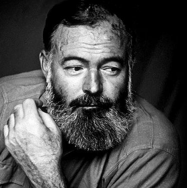 ارنست همینگوی، نویسندهٔ کتابِ زنگ‌ها برای که به صدا در می‌آیند؟