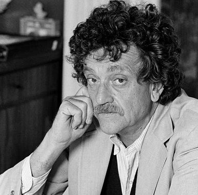 کورت ونه‌گات نویسندهٔ کتابِ سلاخ خانهٔ شماره پنج