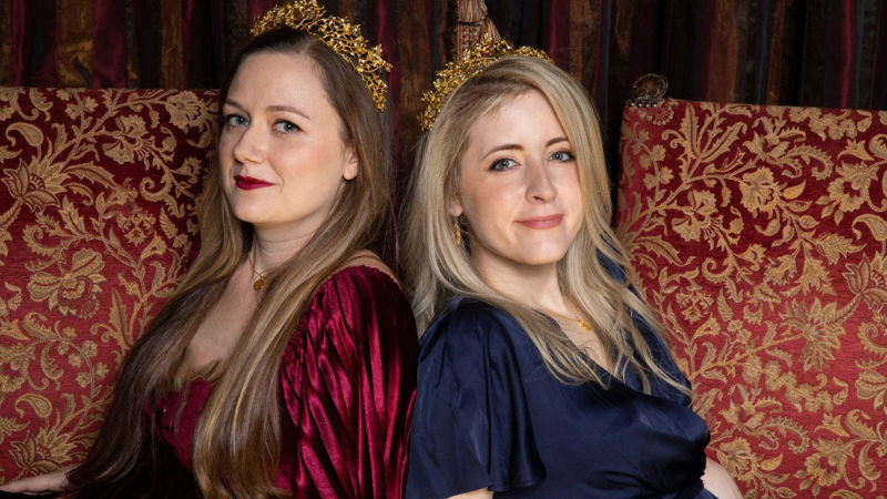 نویسندگان کتاب تاج دوقلوها