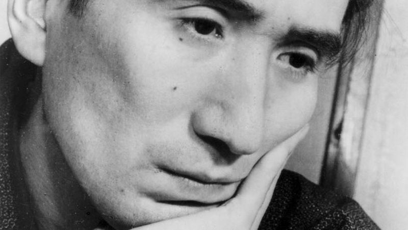 اوسامو دازای نویسندهٔ کتاب زوال بشری