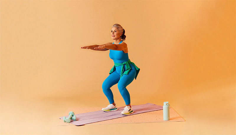 زنی در حال ورزش هوازی