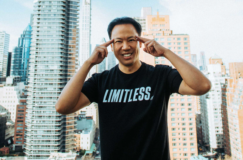 جیم کوییک، نویسندهٔ کتاب بی‌حدومرز