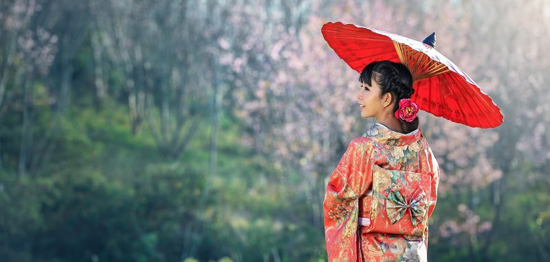 تصویری از یک دختر ژاپنی با چتر