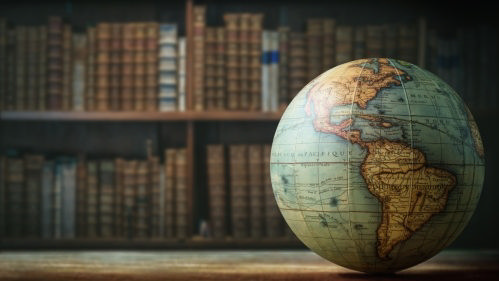 کره زمین در مقابل یک کتابخانه